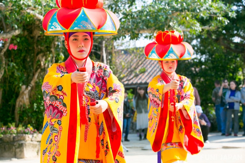 How to Enjoy Ryukyu Mura in Okinawa? Photoshoots in Costume,  Confectionary Making, and More!